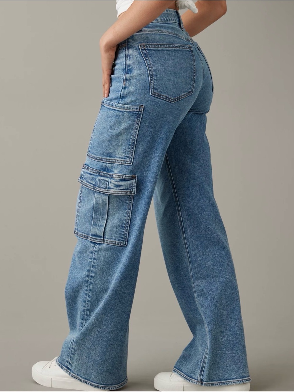 American Eagle Curvy Super High-Waisted Baggy Wide-Leg Cargo Jean